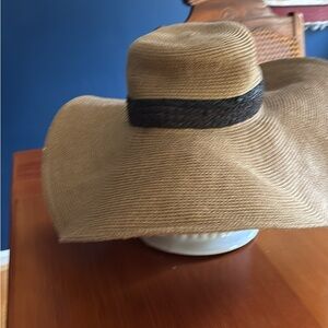 Bananan republic beach floppy hat